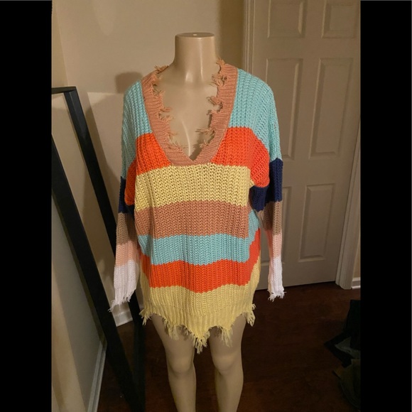 Gorgeous color block sweater with shredded ends - Picture 1 of 4